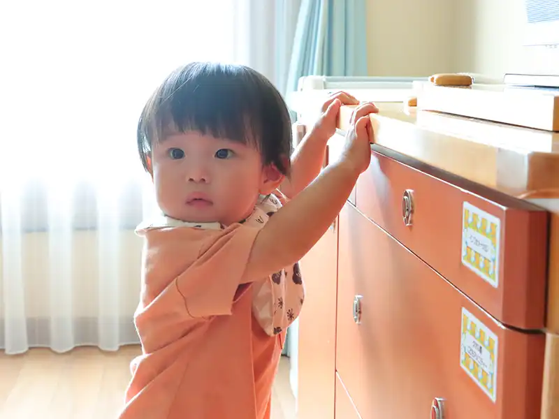 R加工とコーナーガード付きの家具