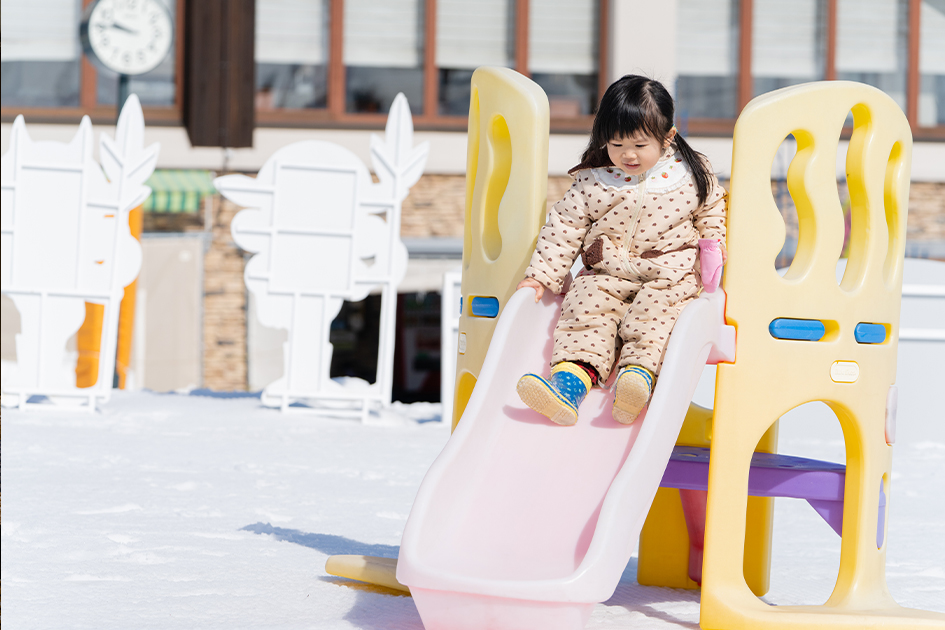 0歳から遊べるキッズパークで雪遊びデビュー