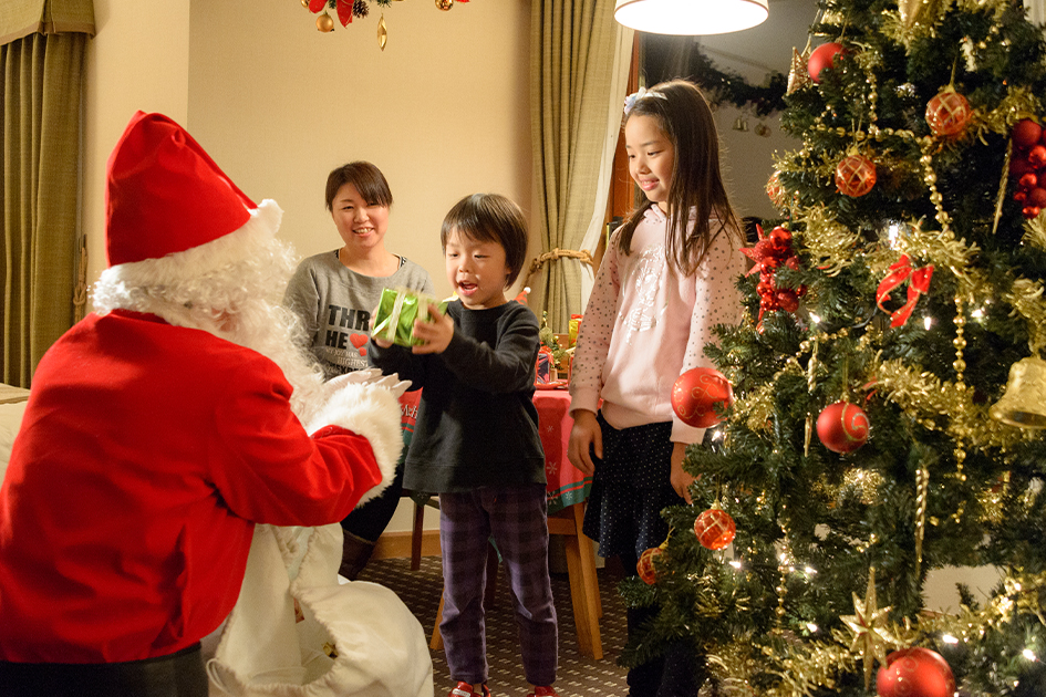 ホテルで過ごすクリスマス「サンタがお部屋にやってくる」