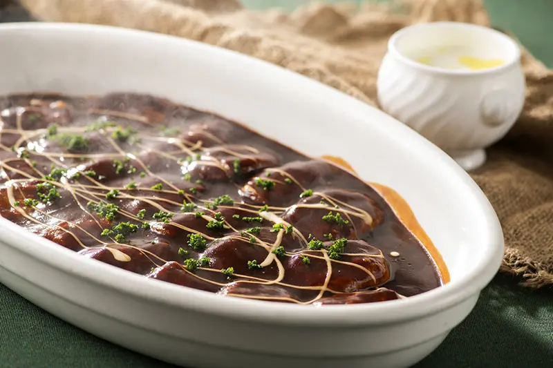 にいがた和牛入りハンバーグ ヤスダヨーグルトソース